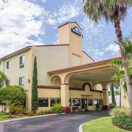 Days Inn By Wyndham Sarasota I-75 Vamo Exterior photo
