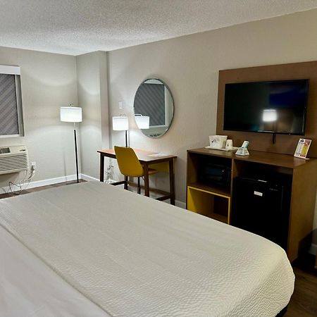 Days Inn By Wyndham Sarasota I-75 Vamo Exterior photo