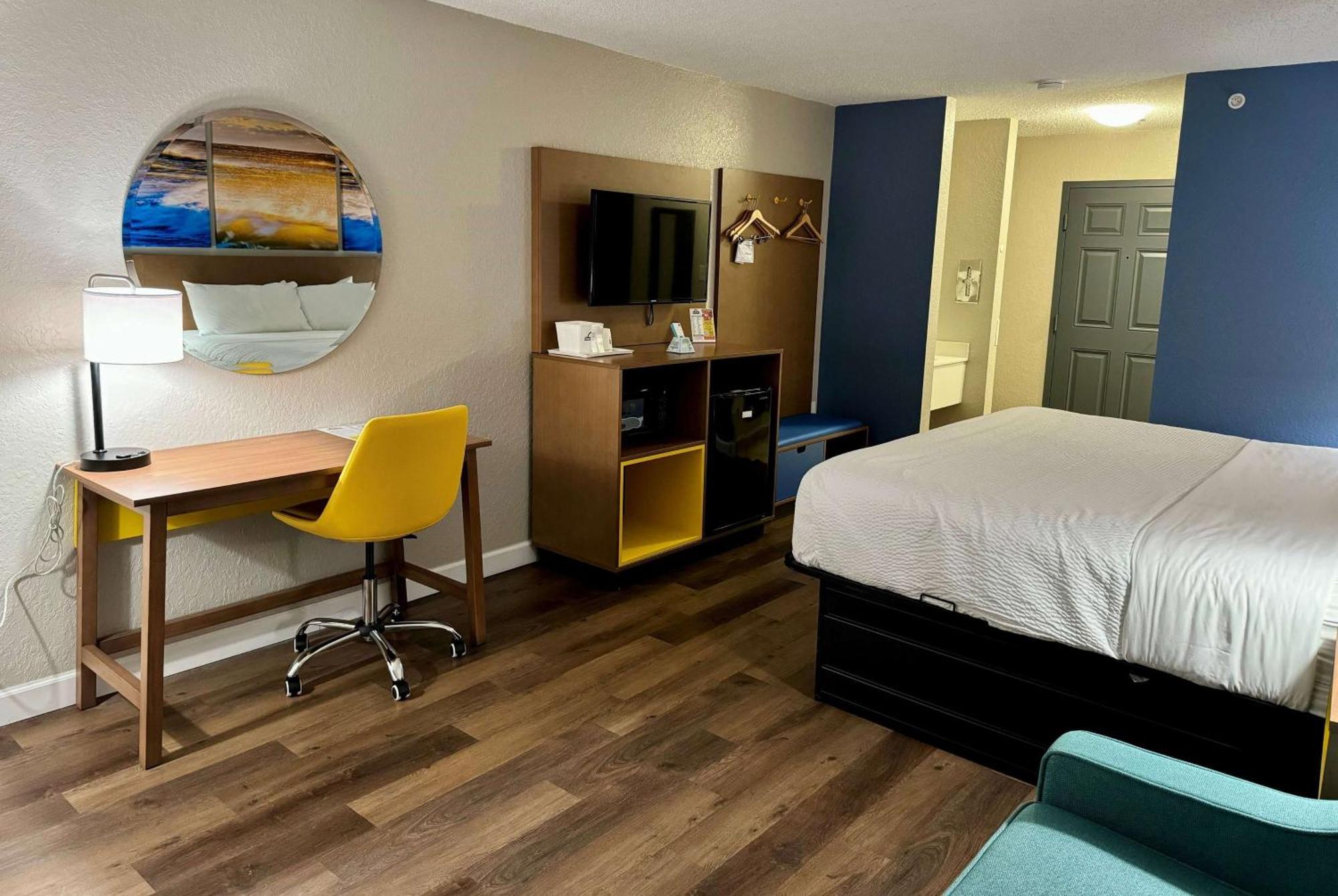 Days Inn By Wyndham Sarasota I-75 Vamo Exterior photo
