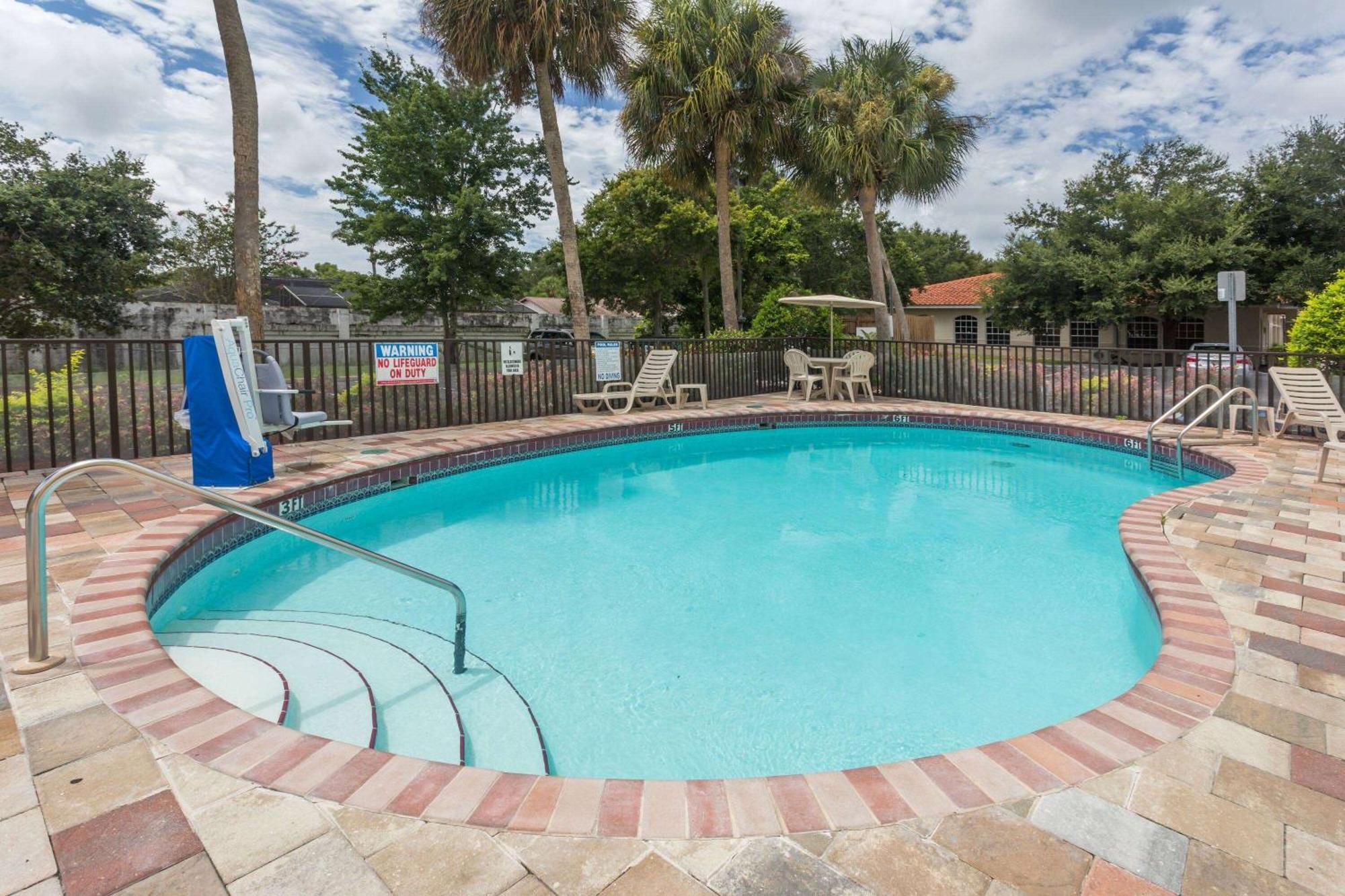 Days Inn By Wyndham Sarasota I-75 Vamo Exterior photo
