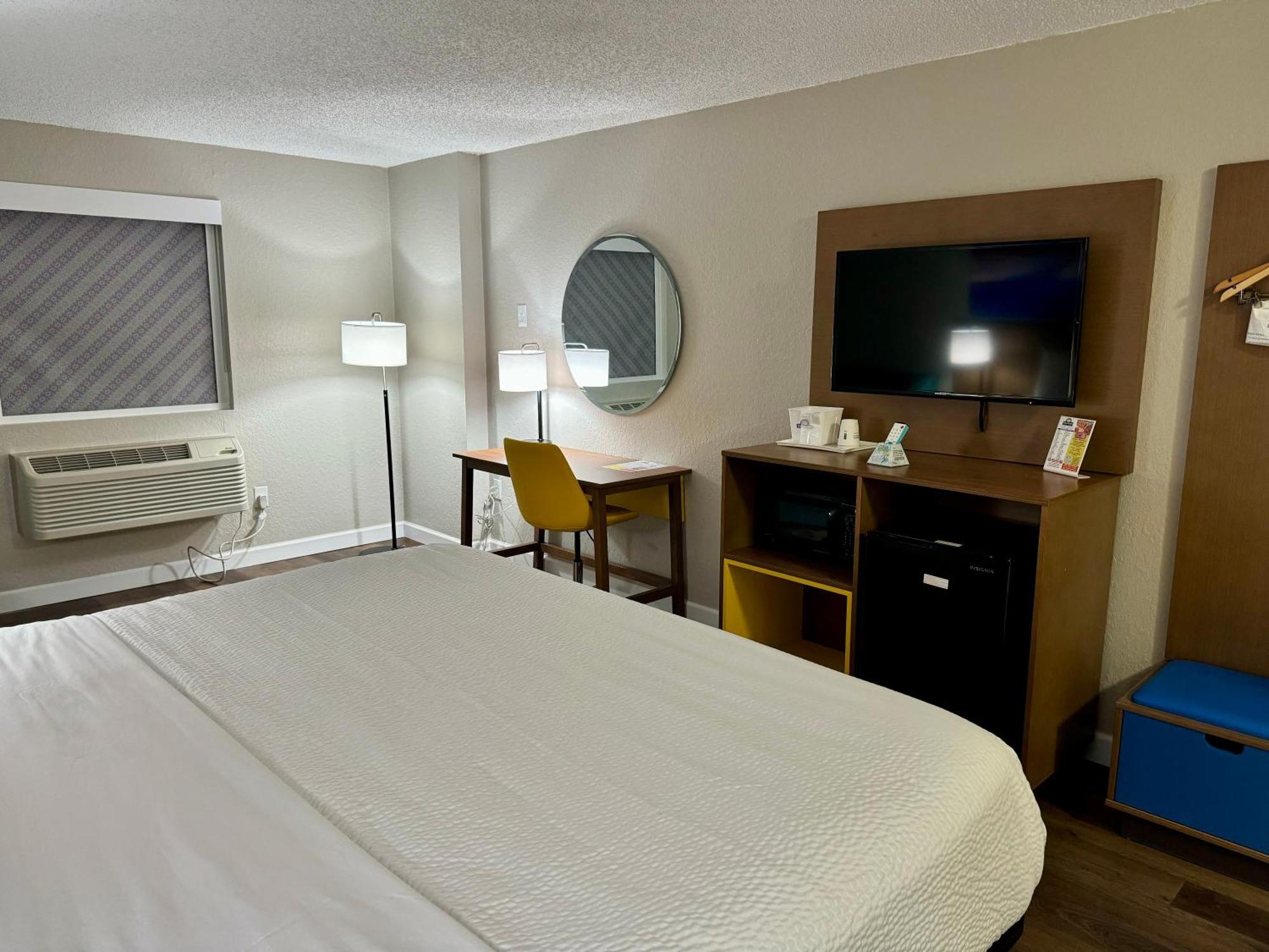 Days Inn By Wyndham Sarasota I-75 Vamo Exterior photo