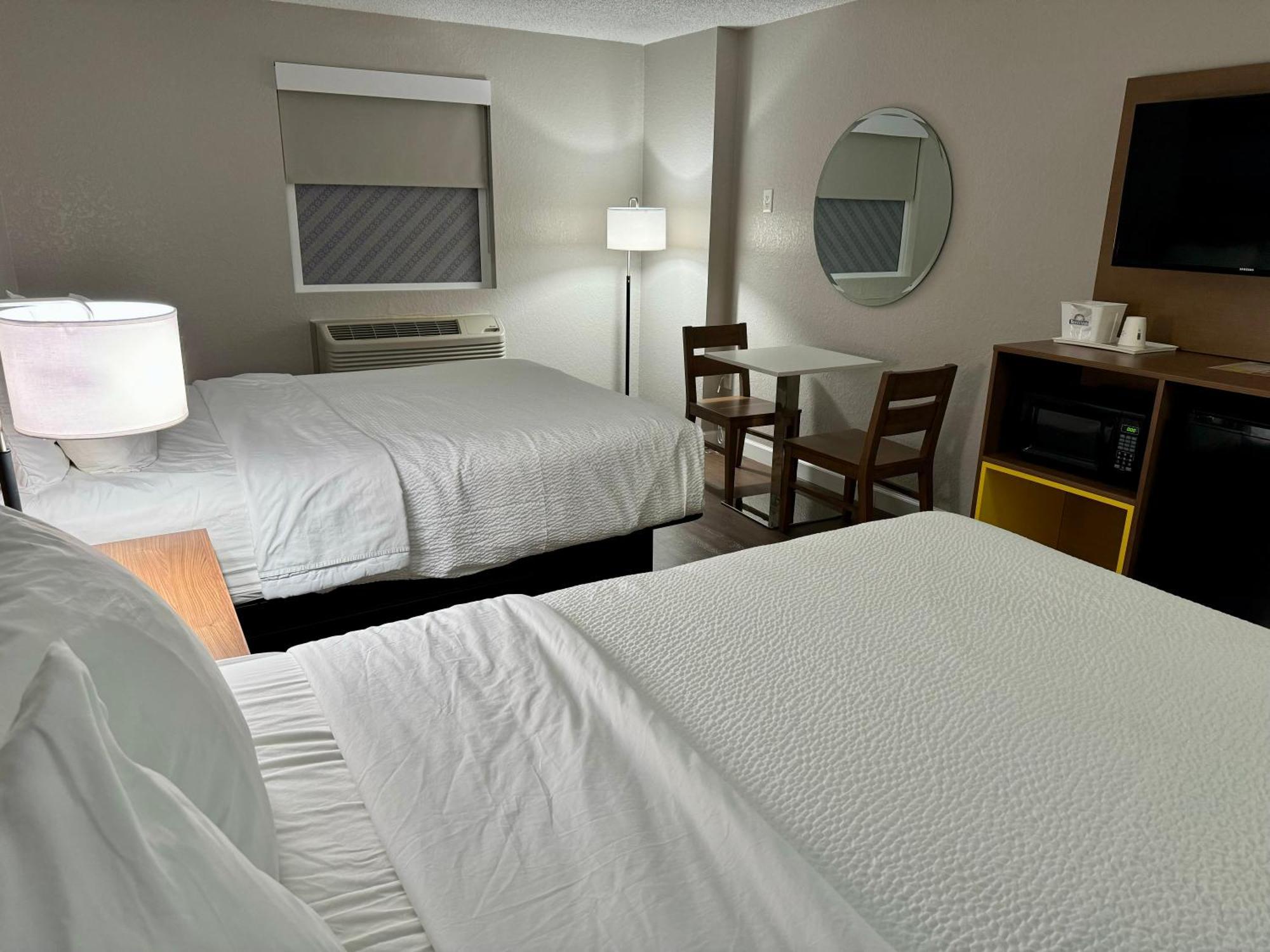 Days Inn By Wyndham Sarasota I-75 Vamo Exterior photo