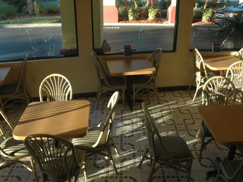 Days Inn By Wyndham Sarasota I-75 Vamo Exterior photo