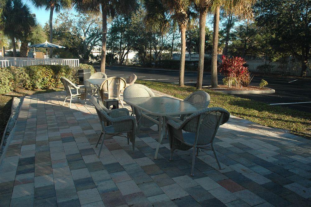 Days Inn By Wyndham Sarasota I-75 Vamo Exterior photo