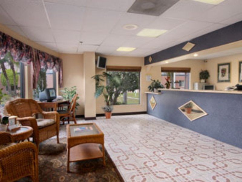 Days Inn By Wyndham Sarasota I-75 Vamo Exterior photo
